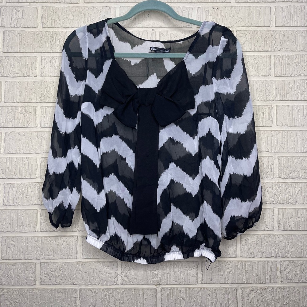 100% Polyester Black&White Sheer Top